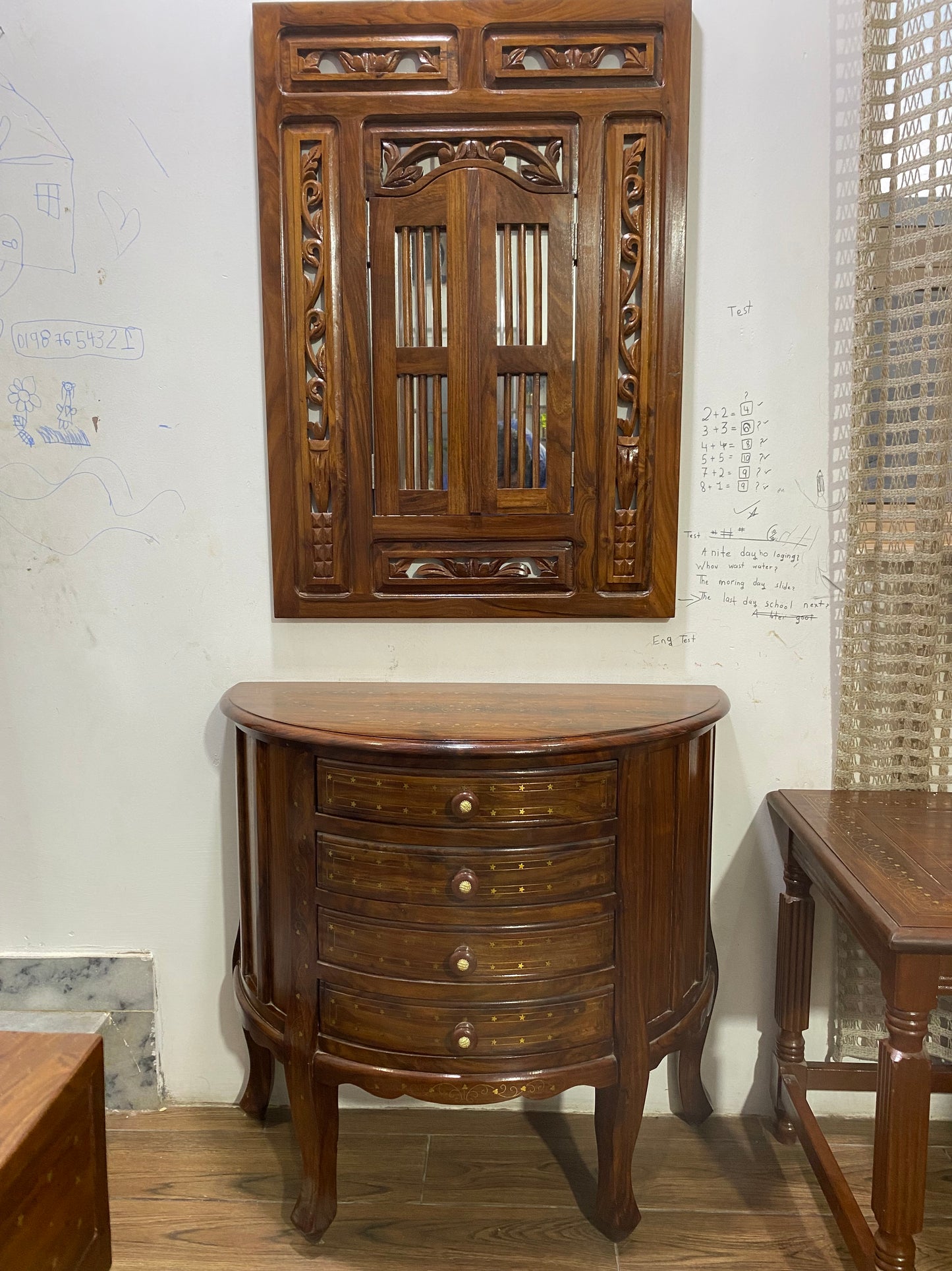 D-Console with Window Mirror Frame